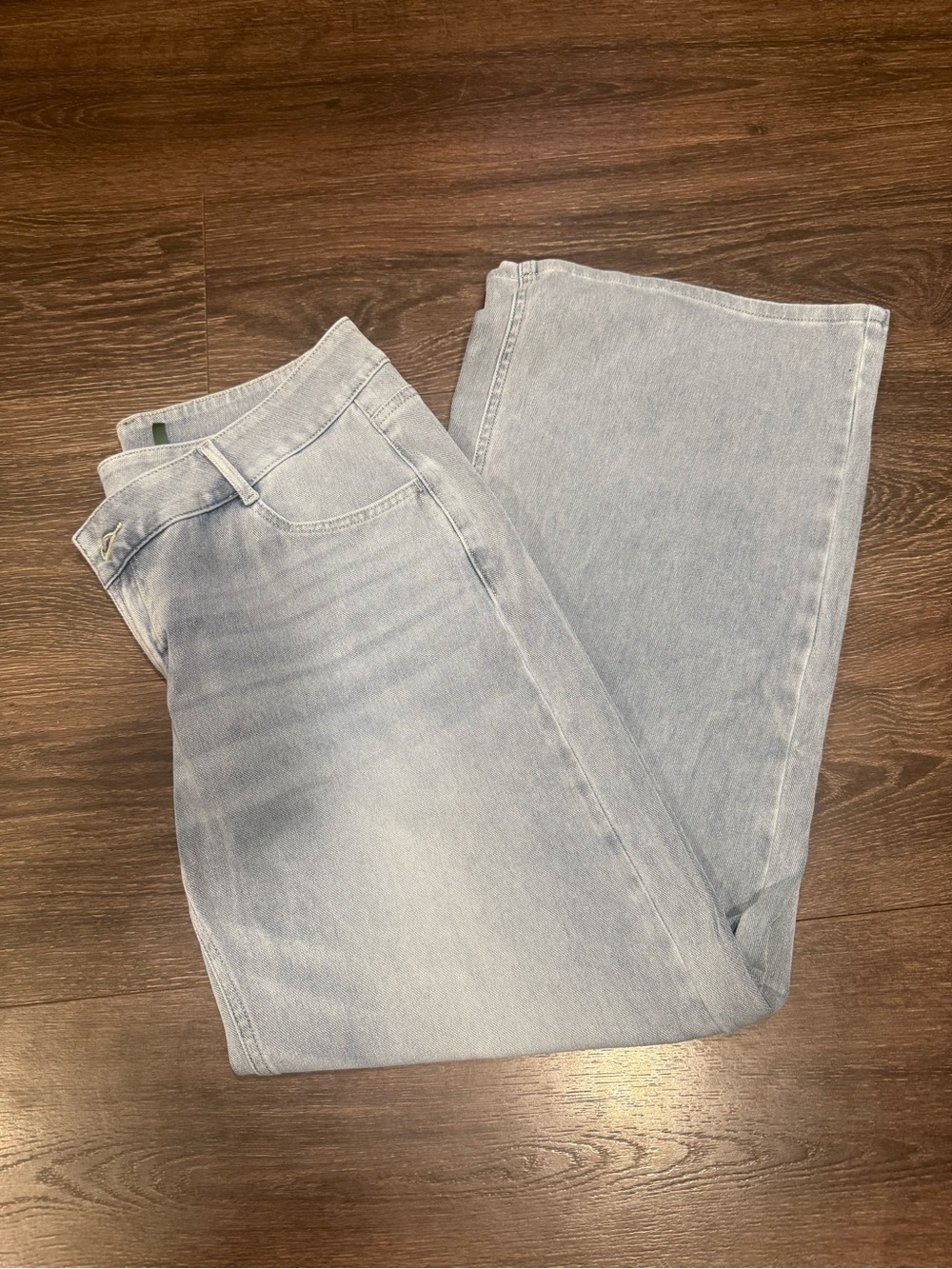 NWT Halara Flex Asymmetric Low Rise
Zipper Pockets Baggy Wide Leg size M